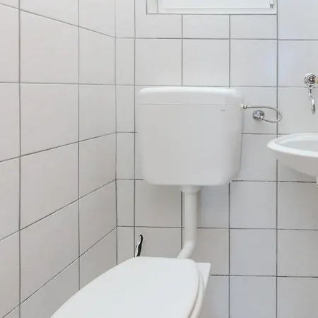 Appartamento Beautiful In With Kitchen Nin