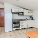 Apartman Beautiful In With Kitchen Nin