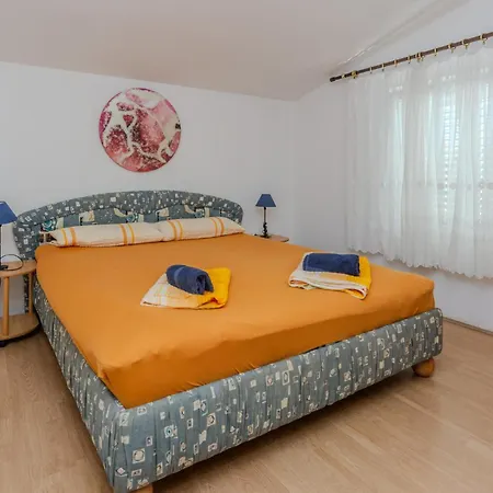 Beautiful In With Kitchen Apartment *