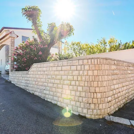 Beautiful In With Kitchen