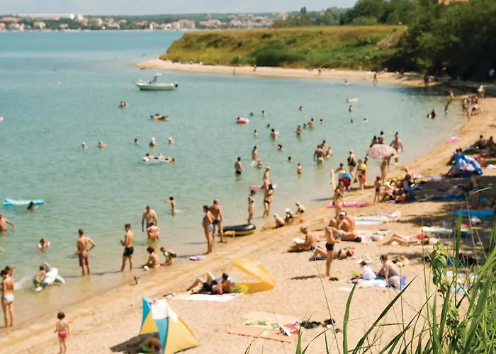 Beautiful In With Kitchen דירה נין