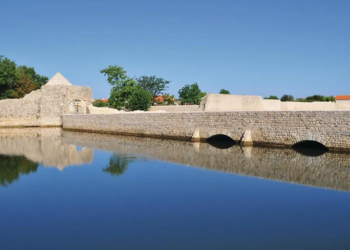 Beautiful In With Kitchen דירה נין