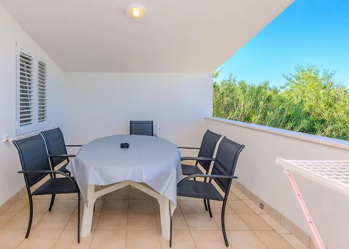 Beautiful In With Kitchen * נין