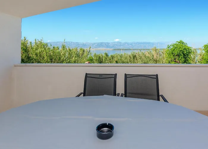 Beautiful In With Kitchen דירה *