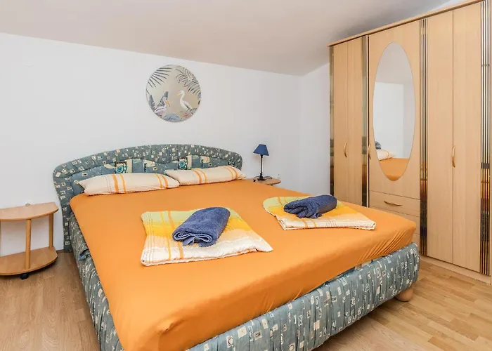 Beautiful In With Kitchen * נין