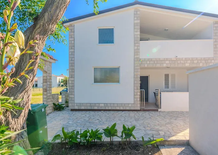 דירה Beautiful In With Kitchen נין