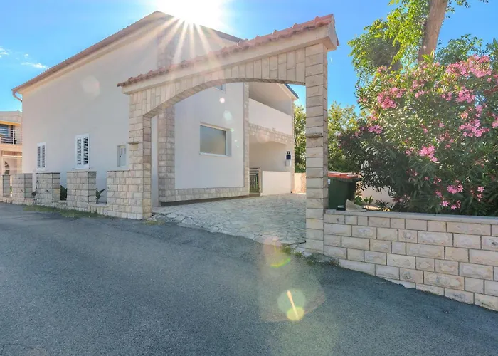 Beautiful In With Kitchen נין